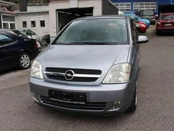 Grau Gebraucht 2005 Opel Meriva Van / Kleinbus | 2.490 € (Teuer)