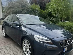 Blau Gebraucht 2017 Volvo V40 Inscription Kombi | 15.990 € (Guter Preis)