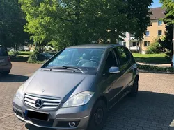 Grau Gebraucht 2010 Mercedes A180 Kleinwagen | 1.500 € (Fairer Preis)