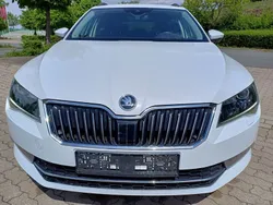 Weiß Gebraucht 2018 Skoda Superb Ambition Kombi | 15.499 € (Superpreis)