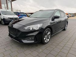 Schwarz Gebraucht 2022 Ford Focus ST-Line Kombi | 16.390 € (Guter Preis)