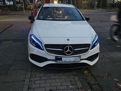 Weiß Gebraucht 2017 Mercedes A180 AMG line Limousine | 19.999 € (Teuer)