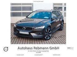 Grau Gebraucht 2024 Volvo V60 CC Kombi | 44.980 € (Fairer Preis)