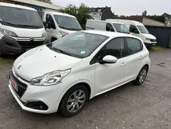 Weiß Gebraucht 2020 Peugeot 208 Kleinwagen | 7.290 € (Superpreis)
