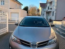 Braun Gebraucht 2014 Toyota Auris Hybrid Executive Limousine | 12.650 € (Teuer)