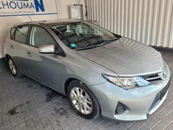 Silber Gebraucht 2012 Toyota Auris Cool Limousine | 7.950 € (Etwas zu teuer)