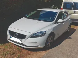 Weiß Gebraucht 2018 Volvo V40 Kinetic Kombi | 9.999 € (Superpreis)
