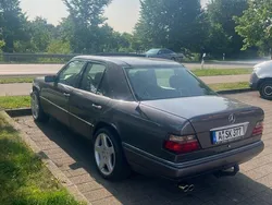 Grau Gebraucht 1995 Mercedes E200 Limousine | 6.999 €