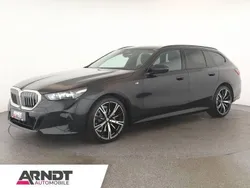 Saphirschwarz Gebraucht 2024 BMW 520 Comfort Edition Kombi | 52.784 € (Superpreis)
