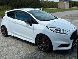 Weiß Gebraucht 2014 Ford Fiesta ST Kleinwagen | 10.350 € (Etwas zu teuer)