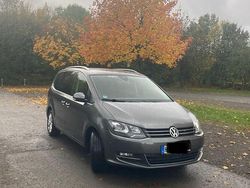 Grau Gebraucht 2015 VW Sharan Van / Kleinbus | 15.600 € (Guter Preis)