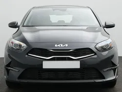 Silber Gebraucht 2025 Kia Ceed Limousine | 24.490 € (Guter Preis)