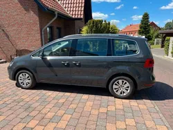 Grau Gebraucht 2015 VW Sharan Comfortline Van / Kleinbus | 13.990 € (Guter Preis)
