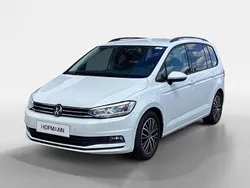 Pure white Gebraucht 2023 VW Touran Comfortline Van / Kleinbus | 31.836 € (Fairer Preis)