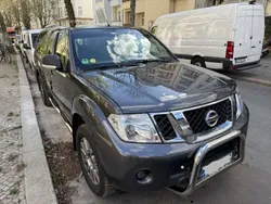Grau Gebraucht 2011 Nissan Navara XE Abholung | 12.500 € (Teuer)