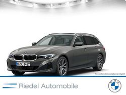 Grau Gebraucht 2023 BMW 330 Sport Line Kombi | 43.790 € (Etwas zu teuer)