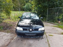 Schwarz Gebraucht 2001 Seat Ibiza Limousine | 1.111 € (Fairer Preis)