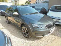 Grau Gebraucht 2019 Skoda Octavia Scout 4x4 Kombi | 14.999 € (Guter Preis)