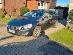 Grau Gebraucht 2011 Volvo V60 Summum Kombi | 10.900 € (Fairer Preis)