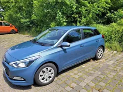 Blau Gebraucht 2017 Hyundai i20 GO! Limousine | 6.500 € (Fairer Preis)