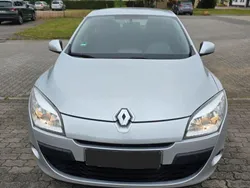 Grau Gebraucht 2009 Renault Mégane III Expression Limousine | 4.900 € (Etwas zu teuer)