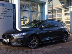 Grau Gebraucht 2024 Ford Focus ST-Line Limousine | 22.730 € (Fairer Preis)