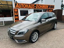 Grau Gebraucht 2014 Mercedes B200 Van / Kleinbus | 16.980 € (Etwas zu teuer)