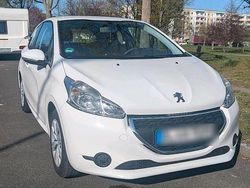 Weiß Gebraucht 2014 Peugeot 208 Kleinwagen | 6.300 € (Fairer Preis)