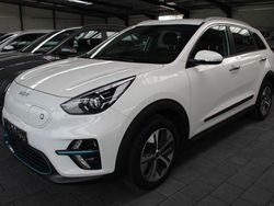 Weiß Gebraucht 2021 Kia e-Niro Vision SUV | 18.490 € (Fairer Preis)