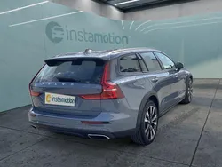 Grau Gebraucht 2022 Volvo V60 Kombi | 33.799 € (Fairer Preis)