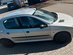 Silber Gebraucht 2000 Peugeot 206 Kleinwagen | 1.450 €
