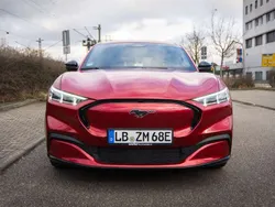 Rot Gebraucht 2022 Ford Mustang Mach-E SUV | 31.099 € (Superpreis)