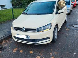 Beige Gebraucht 2019 VW Touran Van / Kleinbus | 6.599 €