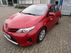 Red metallic Gebraucht 2014 Toyota Auris Cool Limousine | 8.950 € (Fairer Preis)
