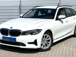 Weiß Gebraucht 2020 BMW 318 Shadowline Kombi | 17.950 € (Fairer Preis)