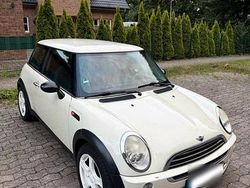 Weiß Gebraucht 2007 Mini Cooper Kleinwagen | 2.399 €