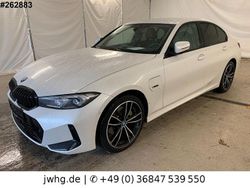 Weiß Gebraucht 2022 BMW 330e M Sport Limousine | 38.250 € (Fairer Preis)
