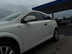 Weiß Gebraucht 2009 Opel Astra GTC | 3.600 € (Fairer Preis)