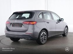 Grau Gebraucht 2024 Mercedes B200 Advanced Van / Kleinbus | 31.590 € (Guter Preis)