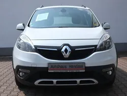 Weiß Gebraucht 2014 Renault Scénic III Initiale Paris Van / Kleinbus | 6.790 € (Fairer Preis)