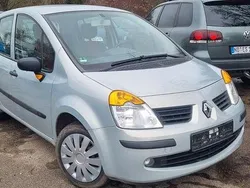 Grau Gebraucht 2005 Renault Modus Van / Kleinbus | 2.190 € (Fairer Preis)