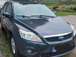 Grau Gebraucht 2010 Ford Focus Titanium Limousine | 3.600 € (Fairer Preis)