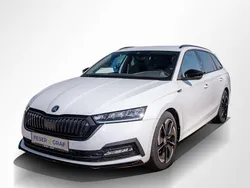 Moonweiss metallic Gebraucht 2024 Skoda Octavia SportLine Kombi | 31.350 € (Fairer Preis)