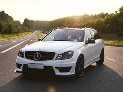 Weiß Gebraucht 2011 Mercedes C63 AMG Kombi | 13.999 €