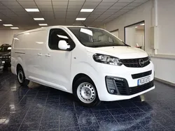 Jade weiss/arktis weiss Gebraucht 2021 Opel Vivaro Elegance Van | 25.880 € (Fairer Preis)