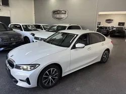 Weiß Gebraucht 2019 BMW 330 Sport Line Limousine | 17.850 €