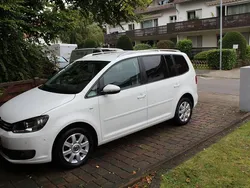 Weiß Gebraucht 2015 VW Touran Cup Van / Kleinbus | 11.990 € (Fairer Preis)
