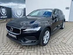 Onyx black / metallic Gebraucht 2020 Volvo V60 CC Pro Kombi | 27.900 € (Guter Preis)