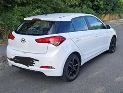 Weiß Gebraucht 2017 Hyundai i20 Trend Limousine | 8.800 € (Fairer Preis)