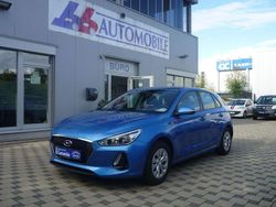 Blau Gebraucht 2017 Hyundai i30 Select Limousine | 9.990 € (Etwas zu teuer)